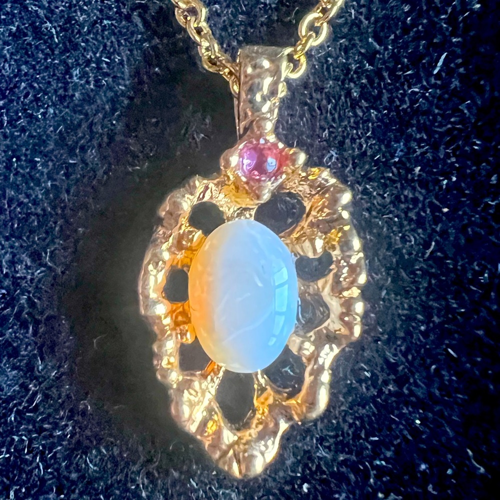 VINTAGE - OPAL AND RUBY GEM NECKLACE BY VAN DORAN NIB**